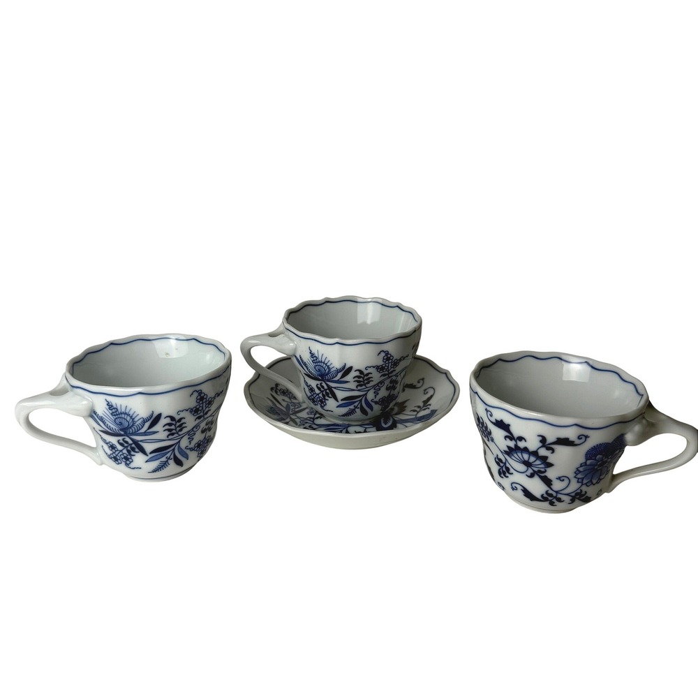 Blue Danube Japan Blue Onion Teacups and Saucer Set of 4 Vintage Porcelain